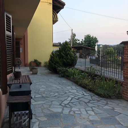 Relax Nel Noccioleto Vendégház Novello Kültér fotó